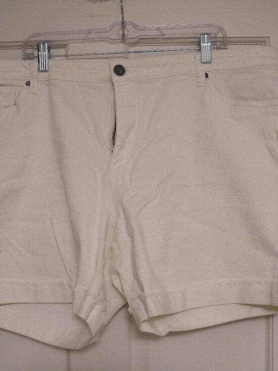 Kut from the Kloth Pants - KUT from the Kloth White Denim Preppy Coastal Shorts Women’s 20W Stretch Summer